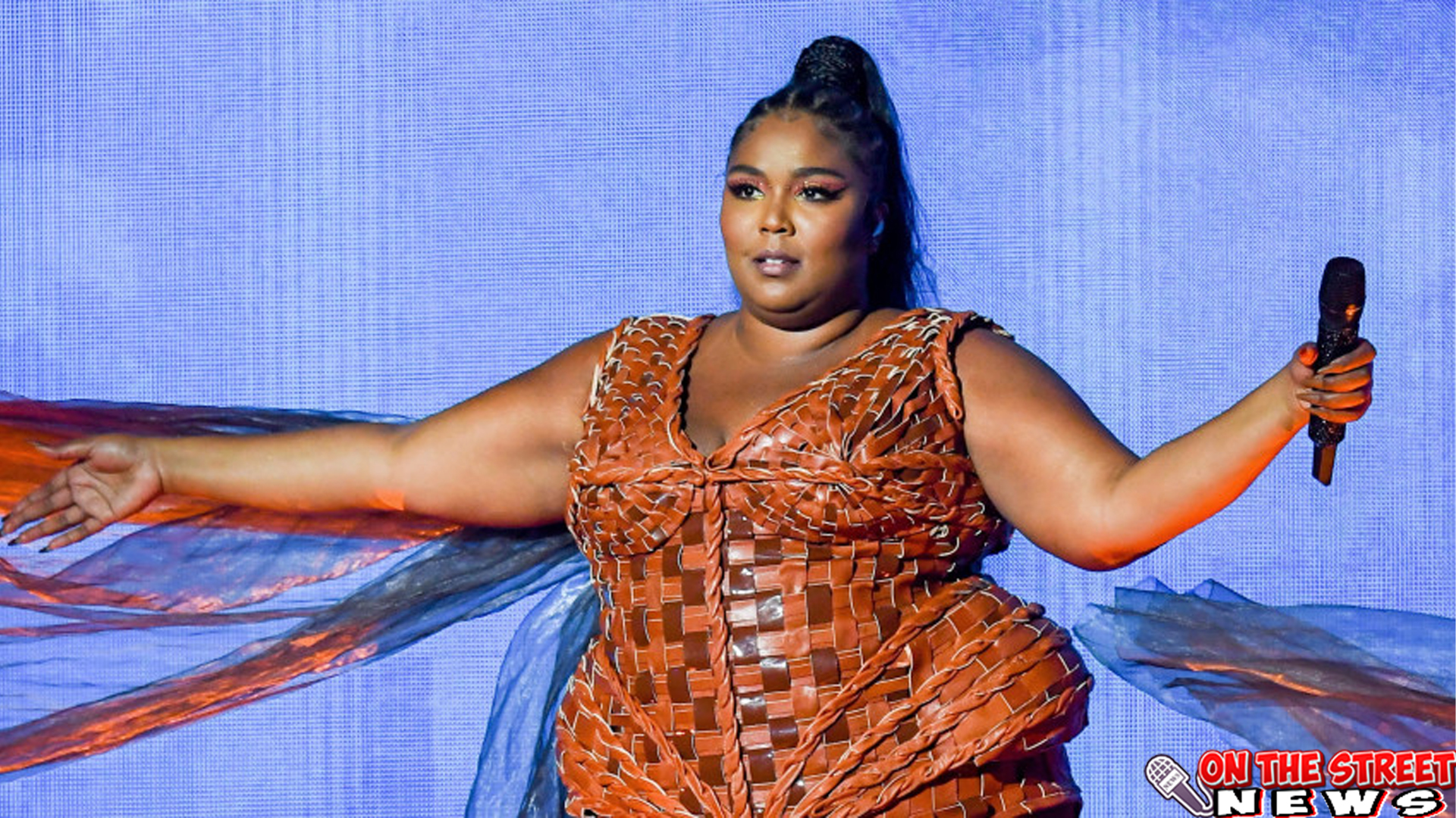 Lizzo: Menerobos Batas dengan Suara Emas dan Pesona Unik!